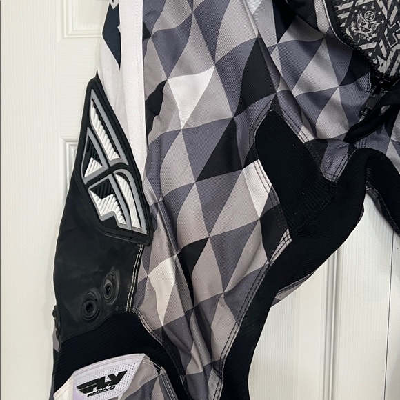 Fox Men's Triangular Patterned Black and White Pants - Picture 4 of 8